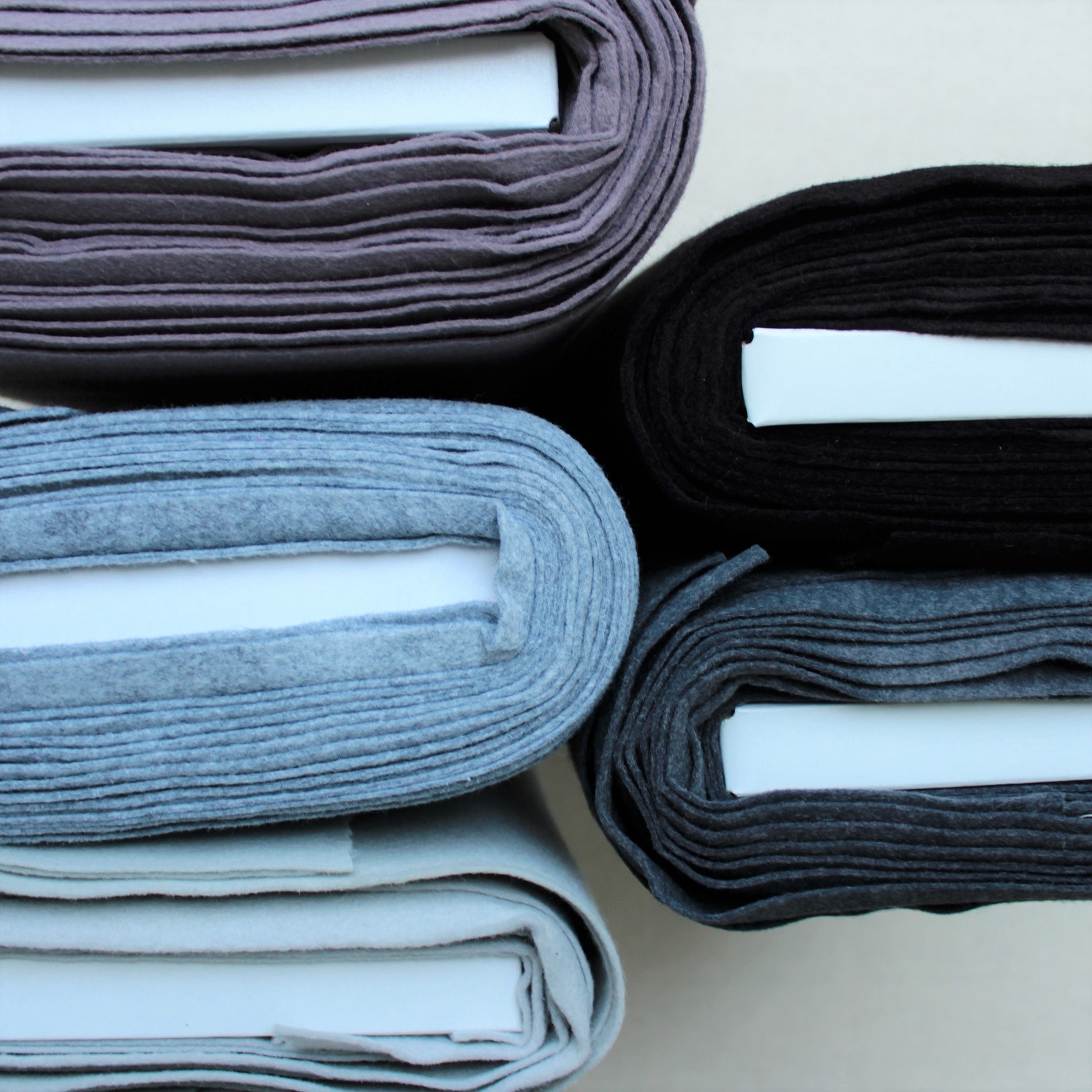 Feltro di lana nero 3 mm di spessore e 90 cm di larghezza